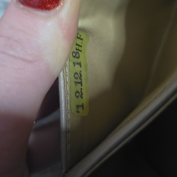 Chanel Camilla Tan W/ Gold Hardware✨️2 Compartment Card Holder (EUC)(17155922) - Picture 10 of 12